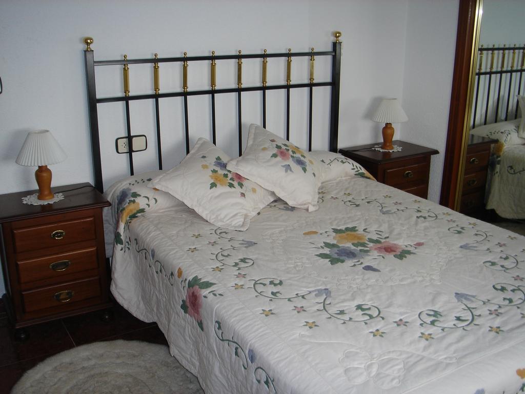 Apartamentos Serrano Ribatajada Buitenkant foto