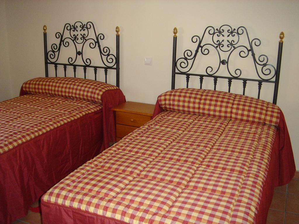 Apartamentos Serrano Ribatajada Buitenkant foto
